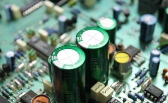 如何區(qū)別電容器的正負(fù)極？